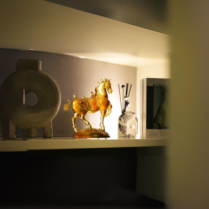 LIULI 琉璃工房 ☆ 躍動する吉祥馬のガラス彫刻 ☆立身出世 開運 事業 LIULI 琉璃工房 ☆ 躍動する吉祥馬のガラス彫刻 ☆立身出世 開運 事業